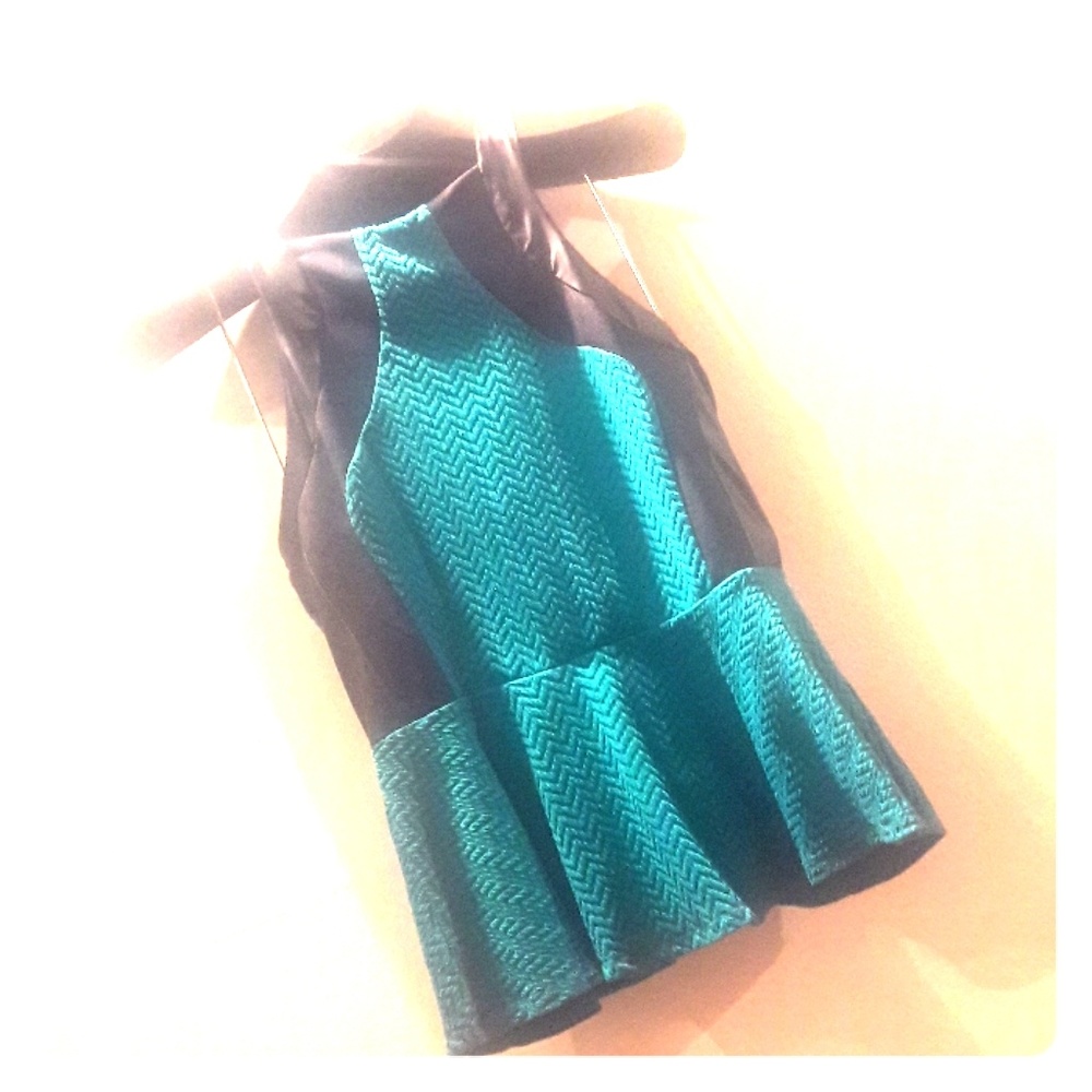 Body Cental Sleeveless Top